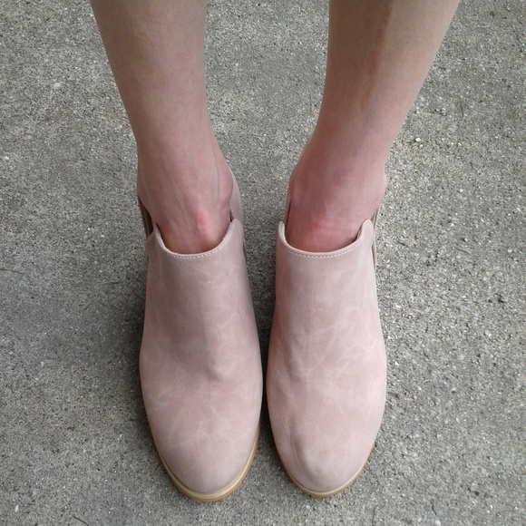 Rose colored booties - Picture 3 of 3